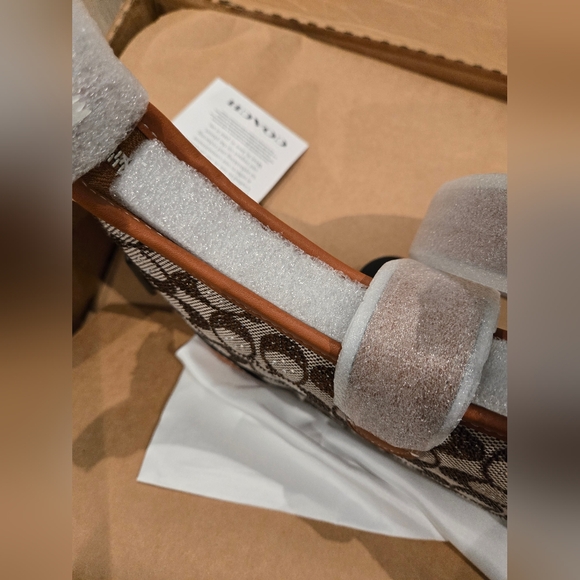 Coach Hamptons Hobo Bag In Crystal Signature Jacquard EUC - Picture 9 of 15